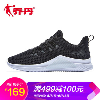 不一樣的系帶跑鞋
