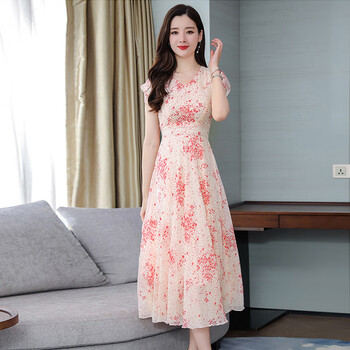 個性純色連衣裙，打造優(yōu)雅小仙女