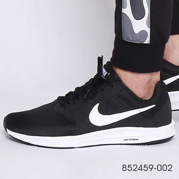 NIKE跑步鞋852459-002 42