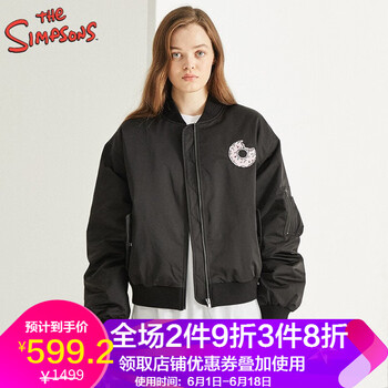 連帽長(zhǎng)袖外套，讓你賺足回頭率