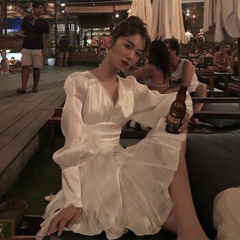 露肩連衣裙，讓你變身大長腿