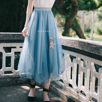 優(yōu)雅開叉半身裙打造性感女神