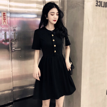 甜美俏皮，喇叭袖連衣裙秀浪漫