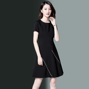 簡(jiǎn)約純色連衣裙，打造浪漫女神