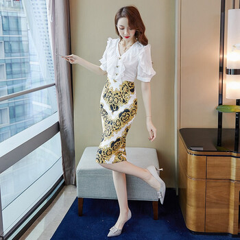 鴨鴨服飾（yaya） 圓點 露背 連衣裙