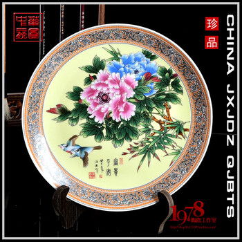 精致陶瓷擺件，提升客廳檔次感！