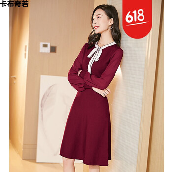 性感露肩裙，打造優(yōu)雅女神范