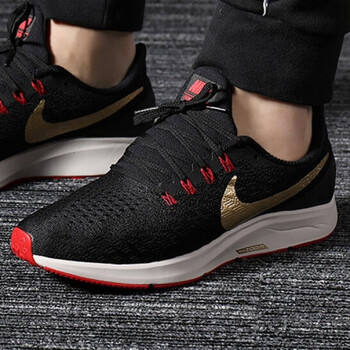 耐克（NIKE）跑步鞋942851-018/黑金新品 