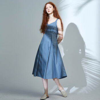 純色連衣裙，打造氣質(zhì)小仙女