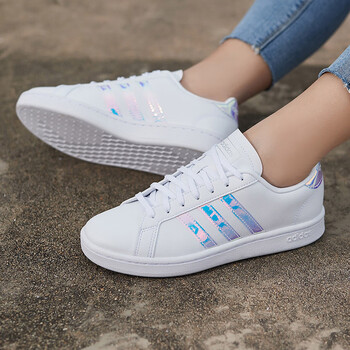 阿迪達斯（Adidas）板鞋EE9689白色+銀金屬 