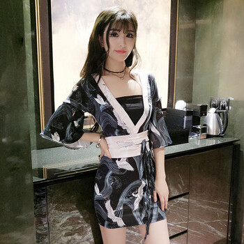 性感吊帶裙，塑造優(yōu)雅女神