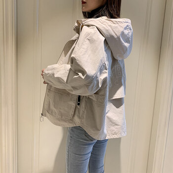 時(shí)尚翻領(lǐng)綁帶外套，打造個(gè)性女神