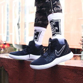 耐克（NIKE）籃球鞋歐文5黑白拼接AO4438-001 42
