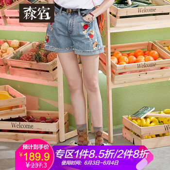 點個性破洞牛仔褲都在穿出時尚范