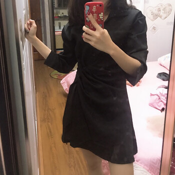 純色連衣裙，打造優(yōu)雅氣質(zhì)范