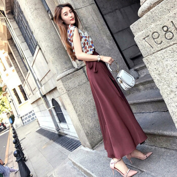 性感小仙女，吊帶裙讓你美翻天