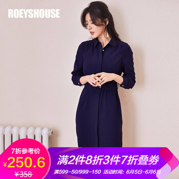 深藍(lán)色職業(yè)裝女