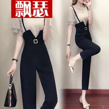 簡約風條紋裙，玩轉街頭生活