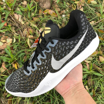 NIKE籃球鞋884445-010 42