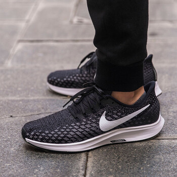 耐克（NIKE）跑步鞋942851-001  