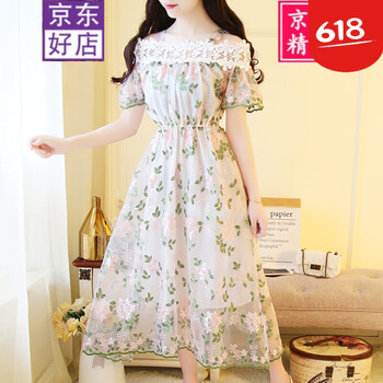 純色露肩短裙，打造優(yōu)雅小仙女
