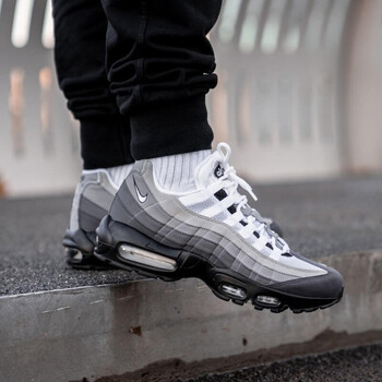 耐克（NIKE）跑步鞋AT2865-003 