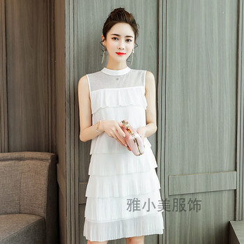 夏日聚會(huì)，吊帶裙打造優(yōu)雅小臉