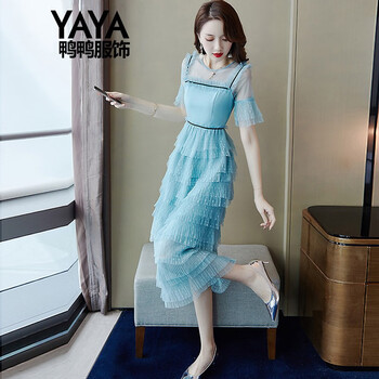 鴨鴨服飾（yaya） 純色 紐扣，綁帶，蝴蝶結(jié) 連衣裙