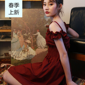 純色連衣裙，打造優(yōu)雅氣質(zhì)范