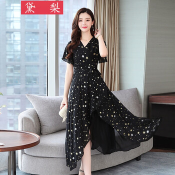時(shí)尚小白裙，穿出甜美少女范