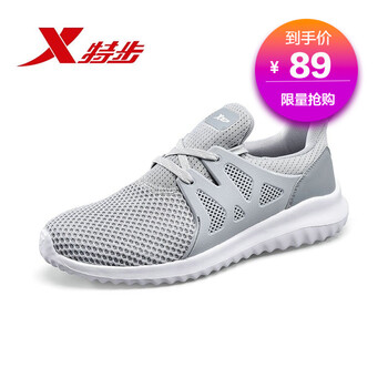 清爽透氣，系帶運動鞋讓你更舒適