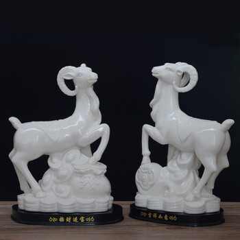 歐式大氣燭臺(tái)，讓客廳更有韻味