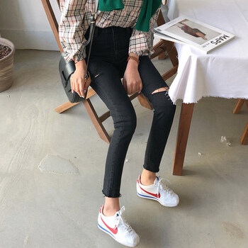 薄款牛仔褲，讓你變身個(gè)性girl