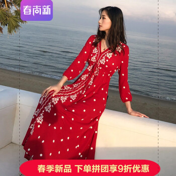 純色連衣裙，穿出你的優(yōu)雅美感