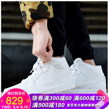 nike白色球鞋