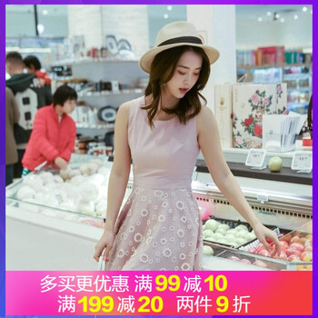 優(yōu)雅氣質(zhì)，純色連衣裙穿出女神范