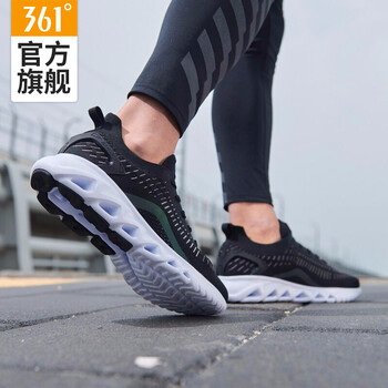 系帶減震運(yùn)動(dòng)鞋，讓你愛上奔跑