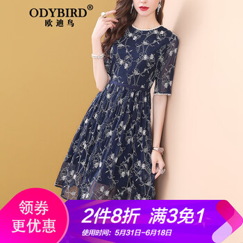 氣質(zhì)鏤空連衣裙，打造優(yōu)雅女神范