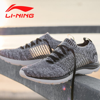 系帶透氣運(yùn)動(dòng)鞋，讓你的健康出行