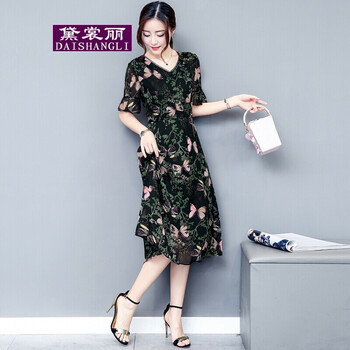 純色連衣裙，讓你的美起來