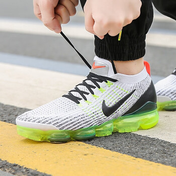 耐克（NIKE）跑步鞋942842-001 輕便耐磨 