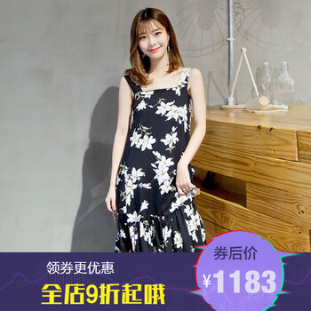 微胖女神，純色連衣裙更吸睛