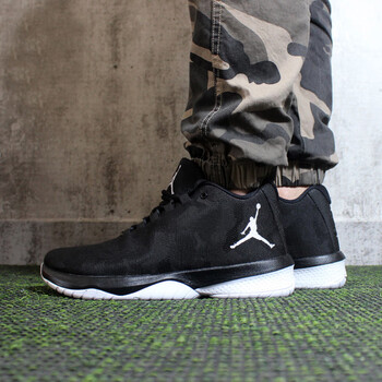耐克（NIKE）籃球鞋黑色910209-012 41