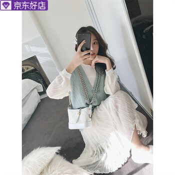 夏日穿搭，小白裙打造優(yōu)雅氣質(zhì)