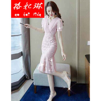 圓領(lǐng)連衣裙，打造性感小臉