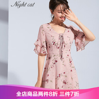 撞色連衣裙，打造優(yōu)雅小臉