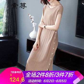純色修身連衣裙，打造優(yōu)雅女神范