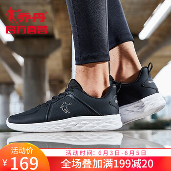 經(jīng)典系帶運(yùn)動(dòng)鞋，塑造時(shí)尚潮男