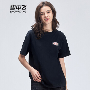 百搭小白鞋，清爽又大方