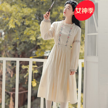 純色袖連衣裙，打造優(yōu)雅女神范